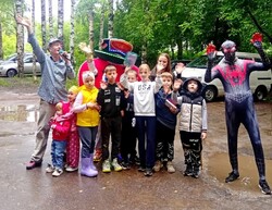 21 июня при поддержке Фонда во дворе дома по адресу Лепсе 35 прошёл Детский благотворительный праздник «Радости лета»!